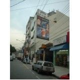 comunicação visual em fachadas no Rio Pequeno